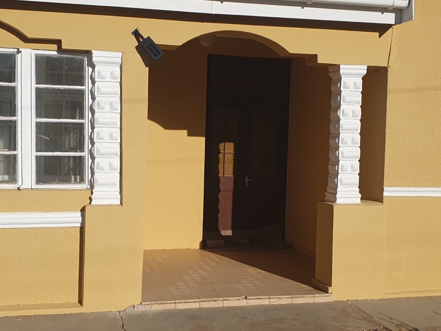 4 Bedroom Property for Sale in Loeriesfontein Northern Cape